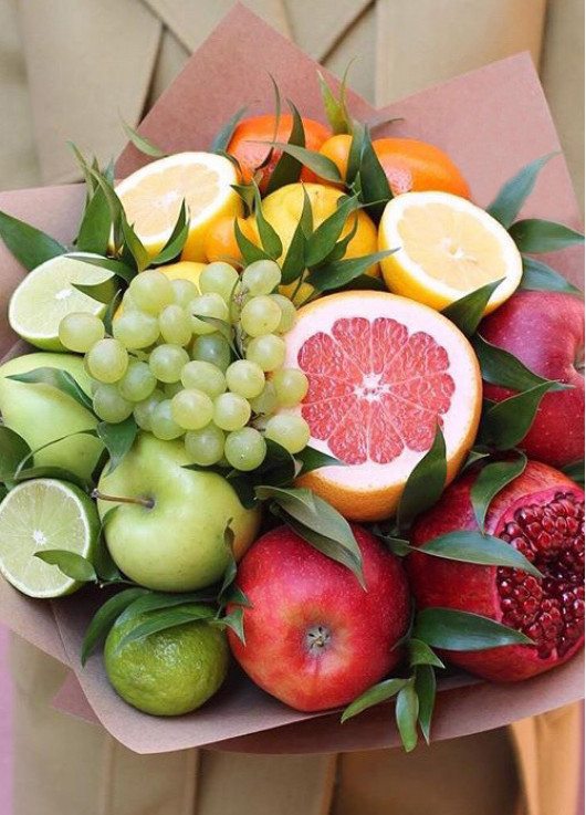 Сочный букет с фруктами