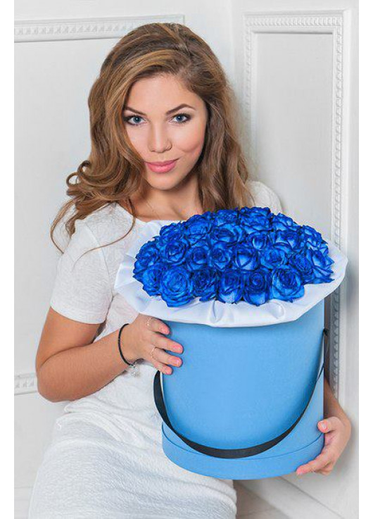 Синяя роза в шляпной коробке