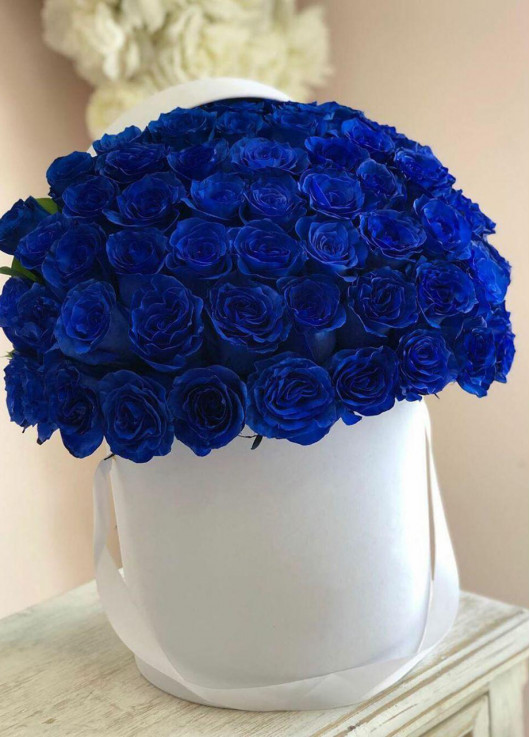 Синяя роза в шляпной коробке