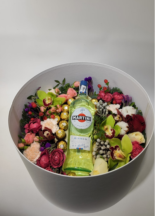 Цветочный бокс "Wine & flowers"