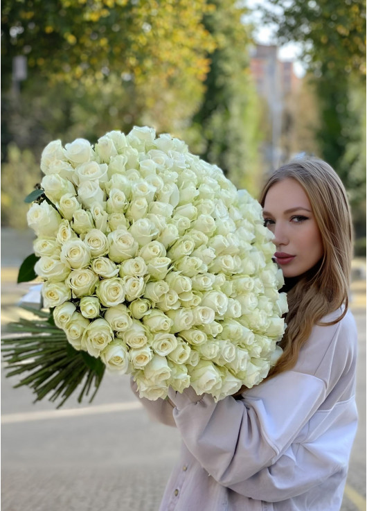 151 белая роза - букет "Белоснежке"