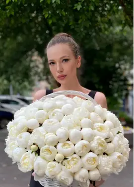 101 пион в корзине