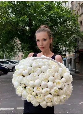 101 пион в корзине