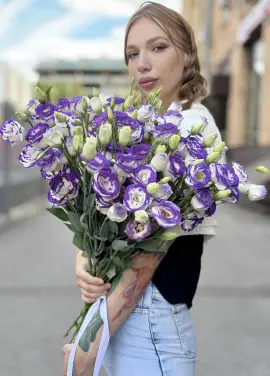 Бело-фиолетовая эустома
