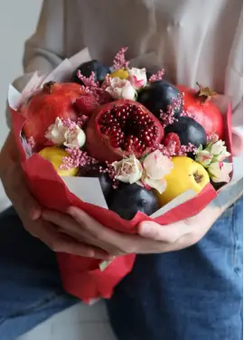 Сочный букет с фруктами