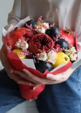 Сочный букет с фруктами