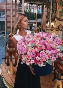 Люксовый бокс с розами  и эустомой