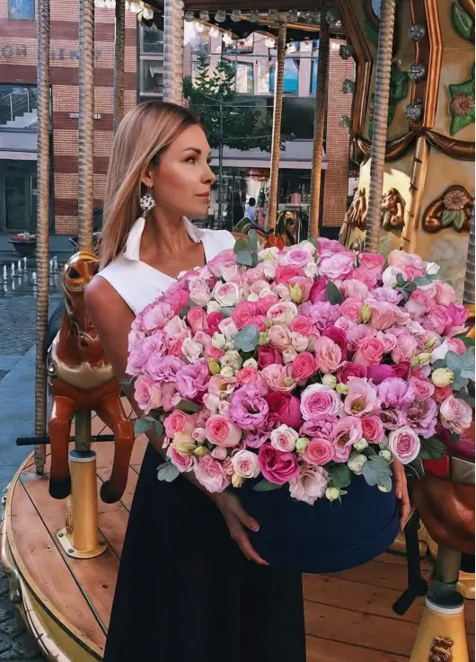 Люксовый бокс с розами  и эустомой