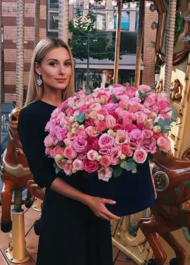 Люксовый бокс с розами  и эустомой