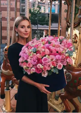 Люксовый бокс с розами  и эустомой