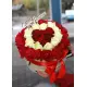 35 красных и белых роз в коробке