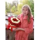 35 красных и белых роз в коробке
