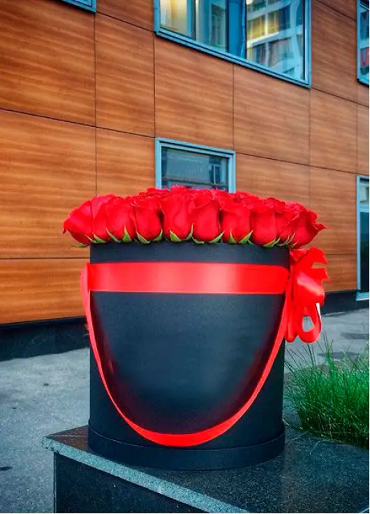 51 красная роза в коробке 51 красная роза в коробке