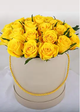 Желтые розы в коробке 39 шт.