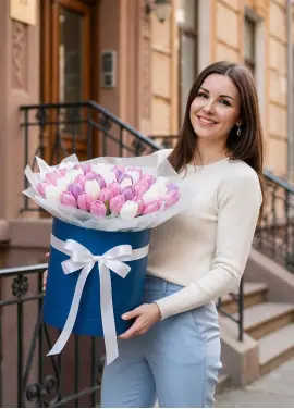 51 нежных тюльпанов в коробке (импорт, Голландия)