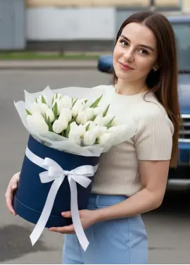 51 белых тюльпанов в коробке (импорт, Голландия)