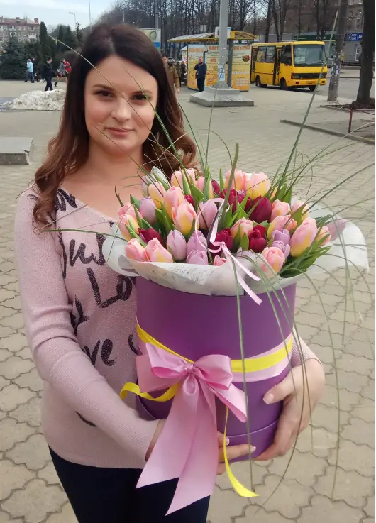 Микс тюльпан в шляпной коробке Микс тюльпан в шляпной коробке