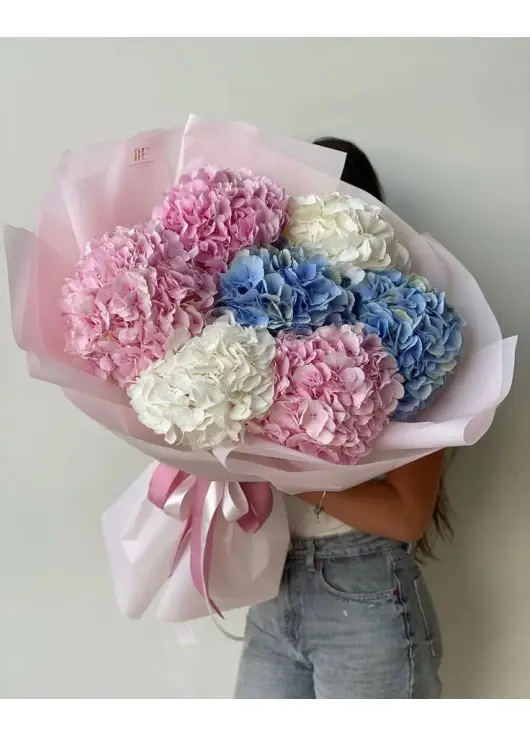 Букет из 7 гортензий микс