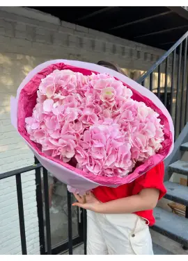 Букет из 7 розовых гортензий