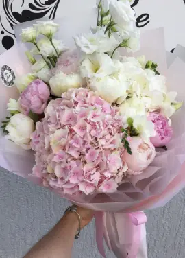 Нежный микс букет из экзотических цветов