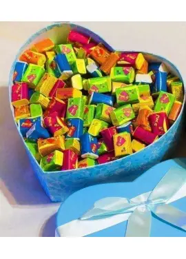 Жевательная резинка  "Love is.." в подарочной упаковке 