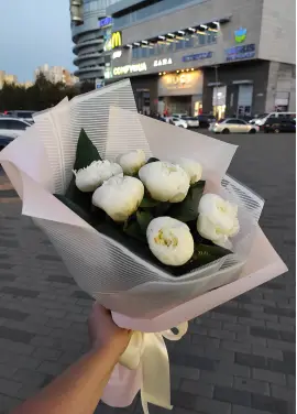Белые пионы, букет в Днепре