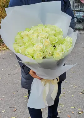 Букет 19 белых роз 