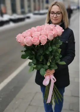 Букет из 25 высоких розовых роз «Be Sweet»