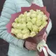 25 белых роз в красивой упаковке