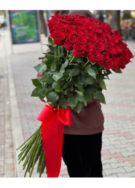 Букет из 35 высоких красных роз «Фридом»