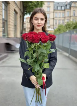 Букет из 9 красных роз «Гран-При»