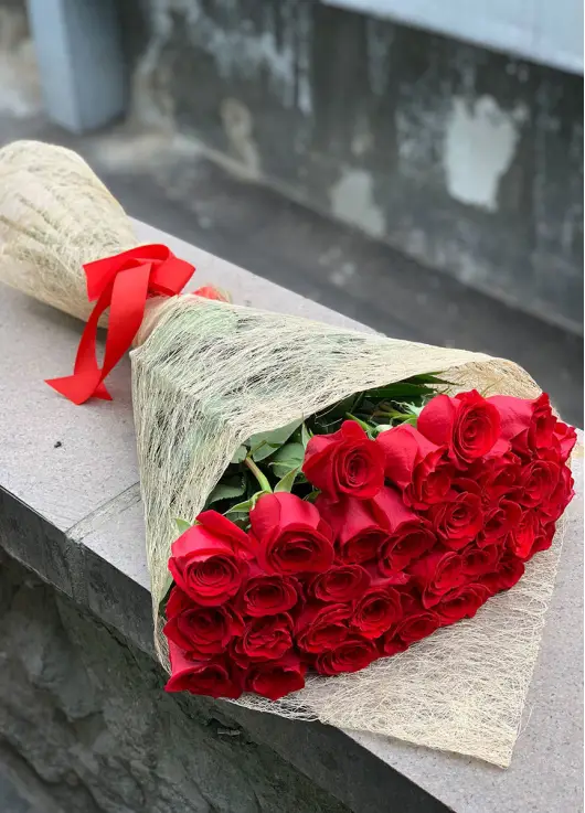 Голландские метровые розы 25 шт. Голландские метровые розы 25 шт.