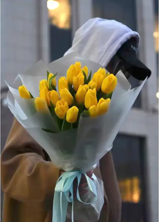 Букет из 15 желтых тюльпанов (импорт, Голландия)