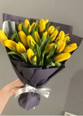 Букет из 19 желтых тюльпанов (импорт, Голландия)