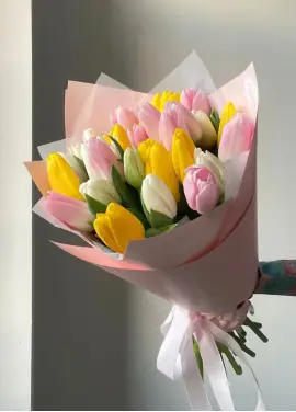 Букет из 21 нежных тюльпанов (импорт, Голландия)