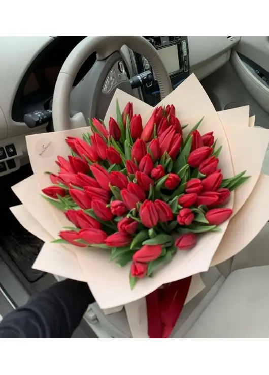 Букет из 45 красных тюльпанов (импорт, Голландия)