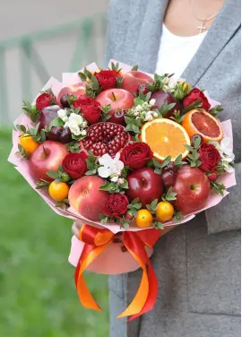 Сочный букет с фруктами